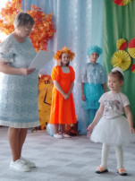Сегодня в младшей группе нашего детского сада прошёл праздник "Осень в гости просим" Сегодня в младшей группе нашего детского сада прошёл праздник "Осень в гости просим".