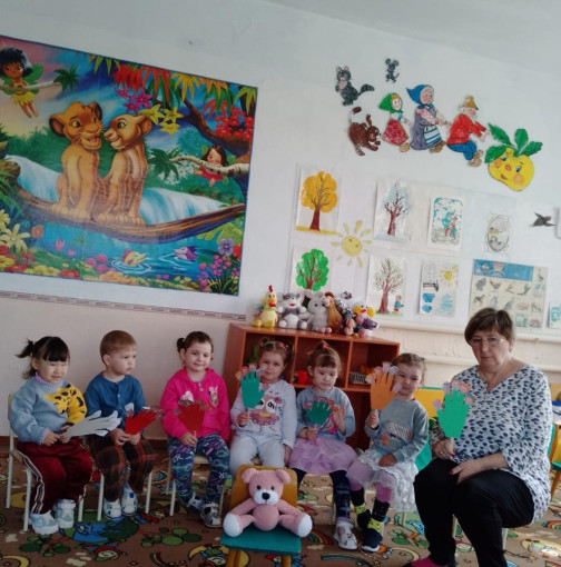 Сегодня в гости к ребятам младшей группы пришёл Мишка Теди Сегодня в гости к ребятам младшей группы пришёл Мишка Теди.