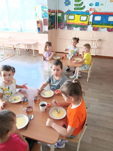 В нашем детском саду дети получают полноценное питание. В нашем детском саду дети получают полноценное питание.