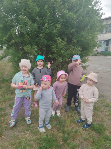 Лето дарит нам тепло и радость, но важно не забывать о здоровье детей Лето дарит нам тепло и радость, но важно не забывать о здоровье детей.