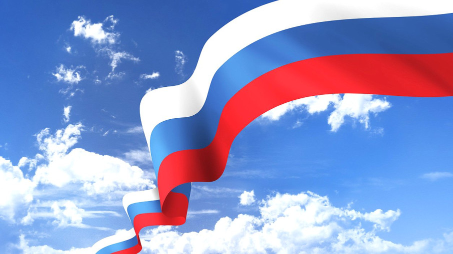 Государственная Дума приняла закон об обязанности вывешивать российский флаг в вузах и детсадах Государственная Дума приняла закон об обязанности вывешивать российский флаг в вузах и детсадах.